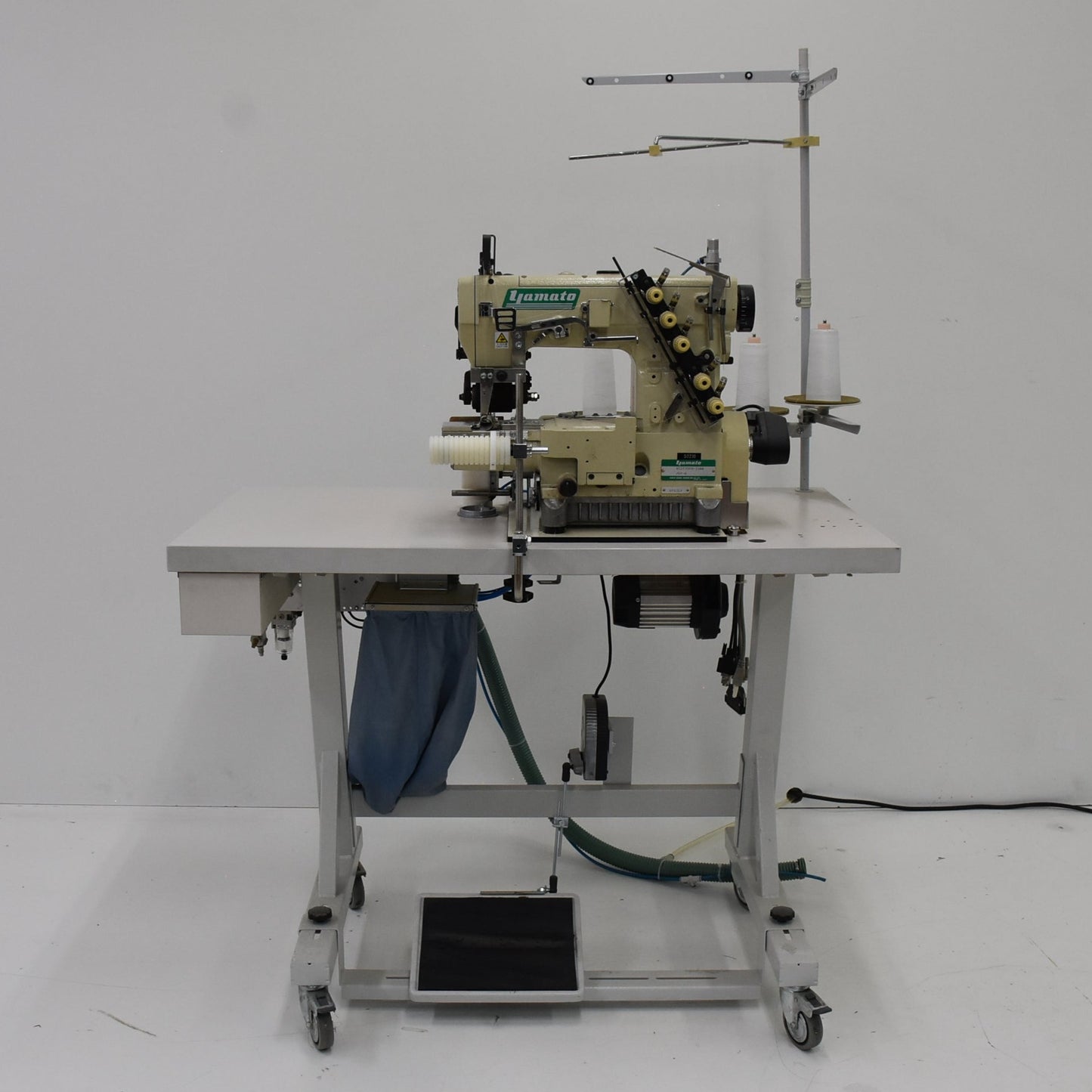 Yamato VC 2730PR Kettenstichmaschine - Vorführmaschine