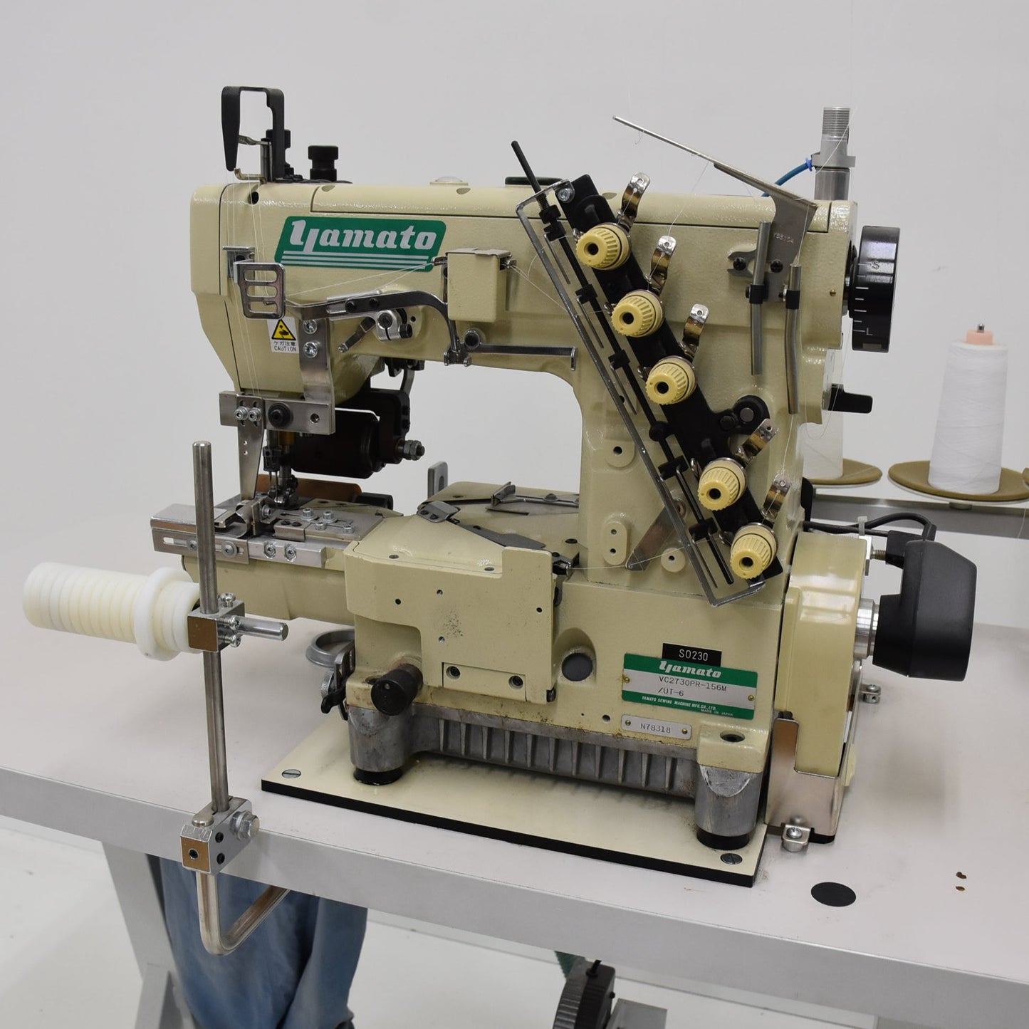 Yamato VC 2730PR Kettenstichmaschine - Vorführmaschine