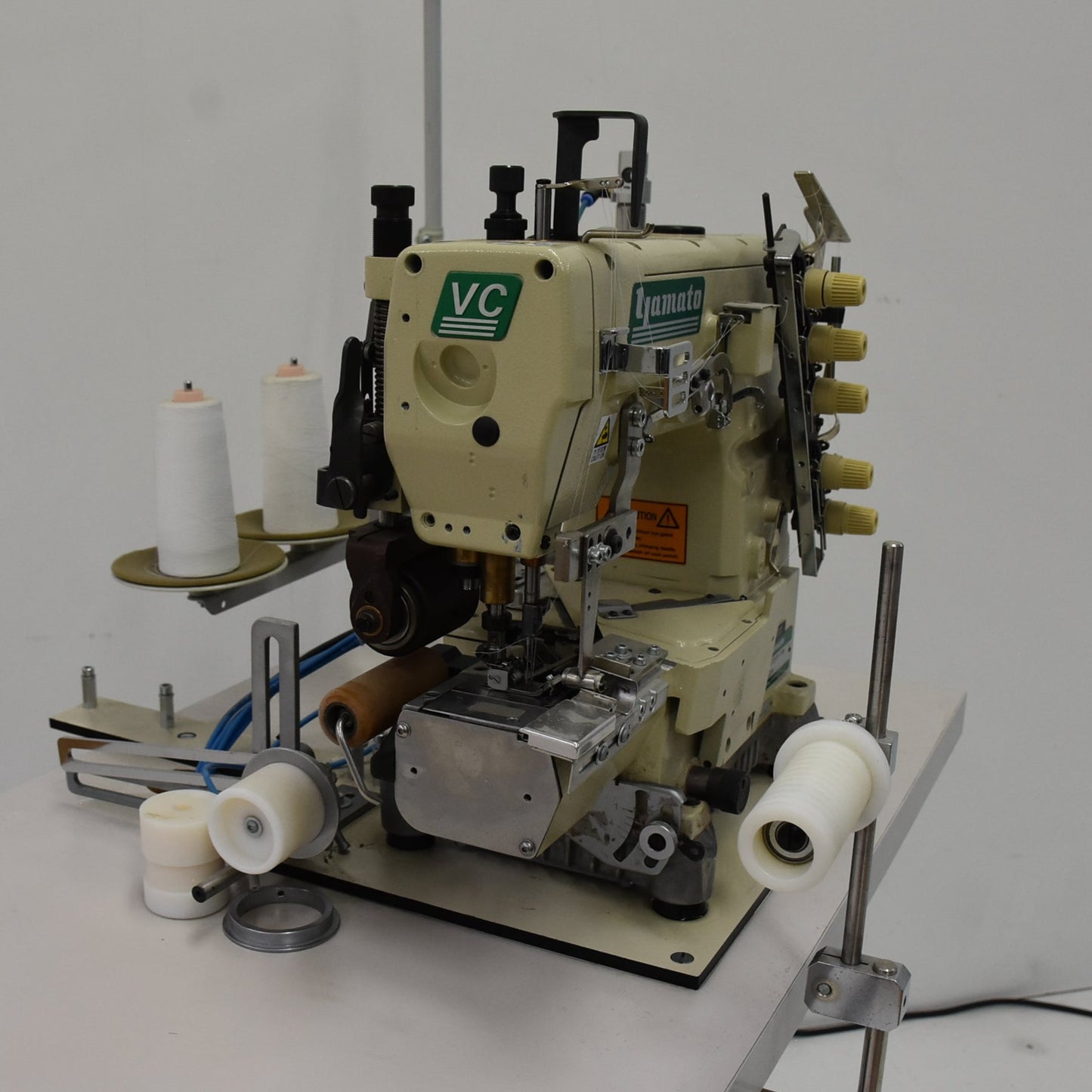 Yamato VC 2730PR Kettenstichmaschine - Vorführmaschine